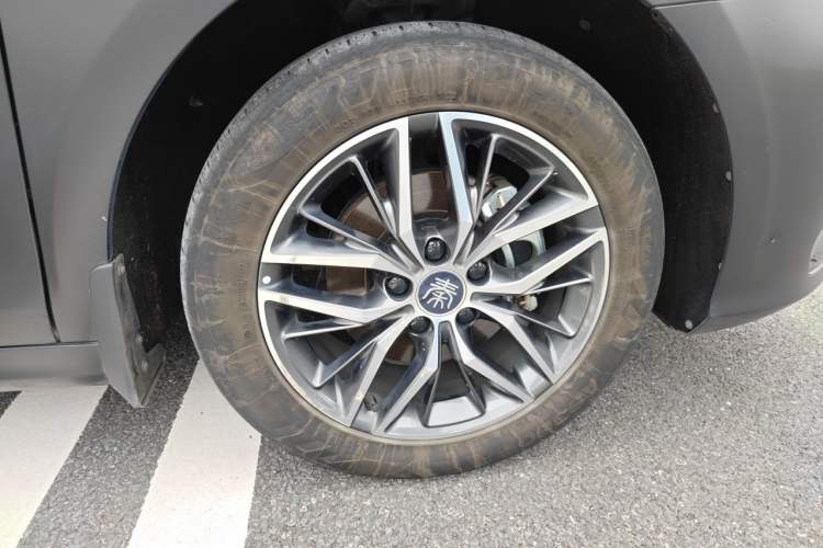 Used BYD Qin PLUS 2021 DM-i 120KM Flagship Model Right Front Wheel Hub