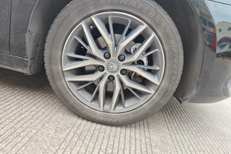 Used BYD Qin PLUS 2021 EV 400KM Luxury Model Right Front Wheel Hub