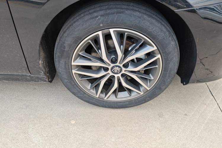 Used BYD Qin PLUS 2021 DM-i 55KM Flagship Model Right Front Wheel Hub