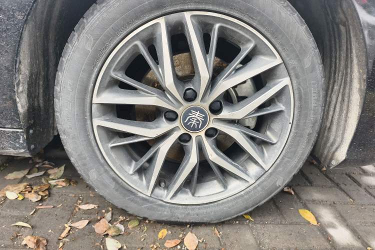 Used BYD Qin PLUS 2021 DM-i 55KM Flagship Model Right Front Wheel Hub