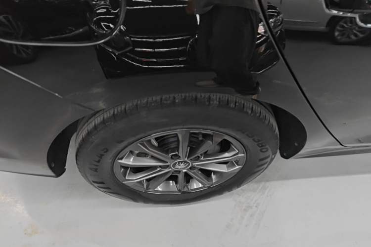 Used BYD Qin PLUS 2021 EV 420KM Commuter Edition Right Rear Wheel Hub