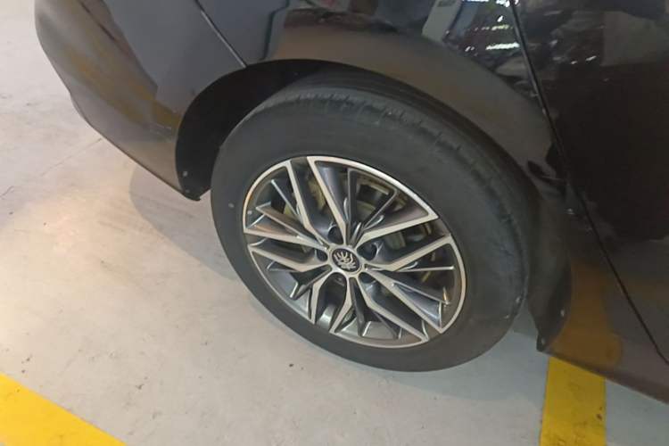 Used BYD Qin PLUS 2021 DM-i 55KM Flagship Model Right Rear Wheel Hub