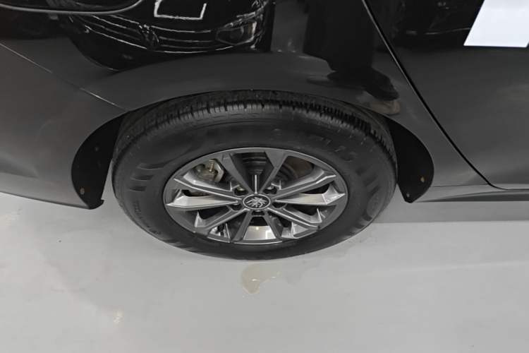 Used BYD Qin PLUS 2021 EV 420KM Commuter Edition Right Rear Wheel Hub