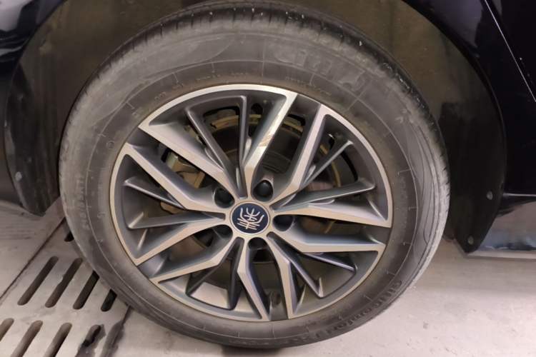 Used BYD Qin PLUS 2021 DM-i 55KM Flagship Model Right Rear Wheel Hub