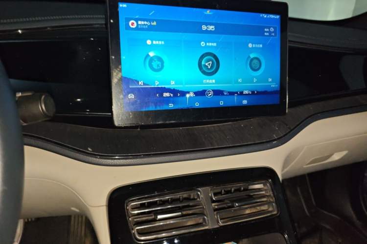 Used BYD Qin PLUS 2021 DM-i 55KM Prestige Model Audio And AC Panel