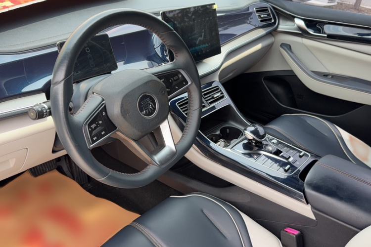 Used BYD Qin PLUS 2021 DM-i 55KM Flagship Model Audio And AC Panel