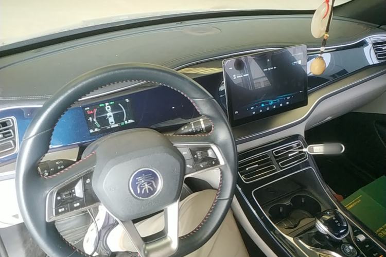 Used BYD Qin PLUS 2021 DM-i 55KM Flagship Model Center Console