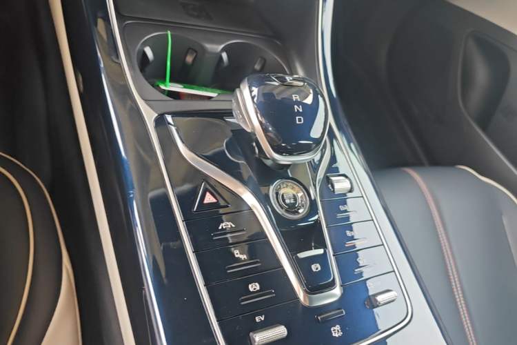 Used BYD Qin PLUS 2021 DM-i 120KM Flagship Model Gear Lever