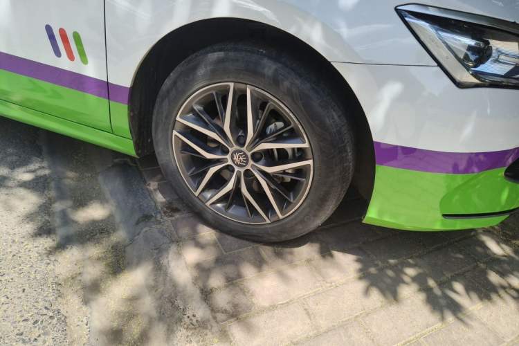 Used BYD Qin PLUS 2021 DM-i 55KM Flagship Model Right Front Wheel Hub