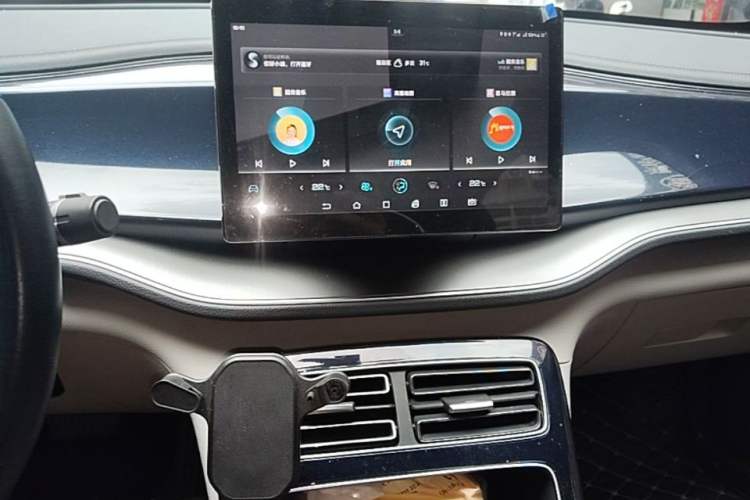 Used BYD Qin PLUS 2021 DM-i 55KM Flagship Model Audio And AC Panel