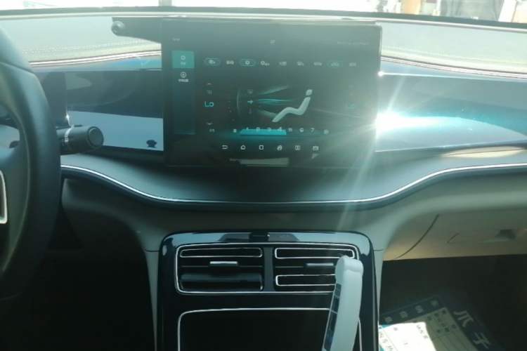 Used BYD Qin PLUS 2021 DM-i 55KM Flagship Model Audio And AC Panel