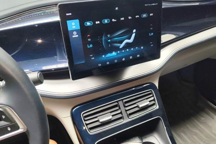 Used BYD Qin PLUS 2021 DM-i 55KM Flagship Model Audio And AC Panel