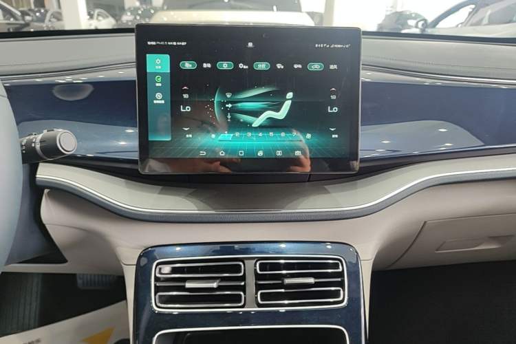 Used BYD Qin PLUS 2021 EV 500KM Luxury Model Audio And AC Panel