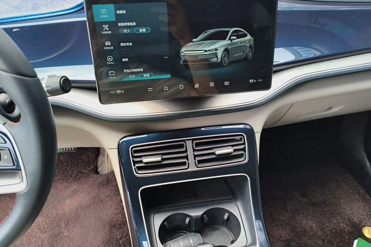 Used BYD Qin PLUS 2021 EV 600KM Flagship Model Audio And AC Panel