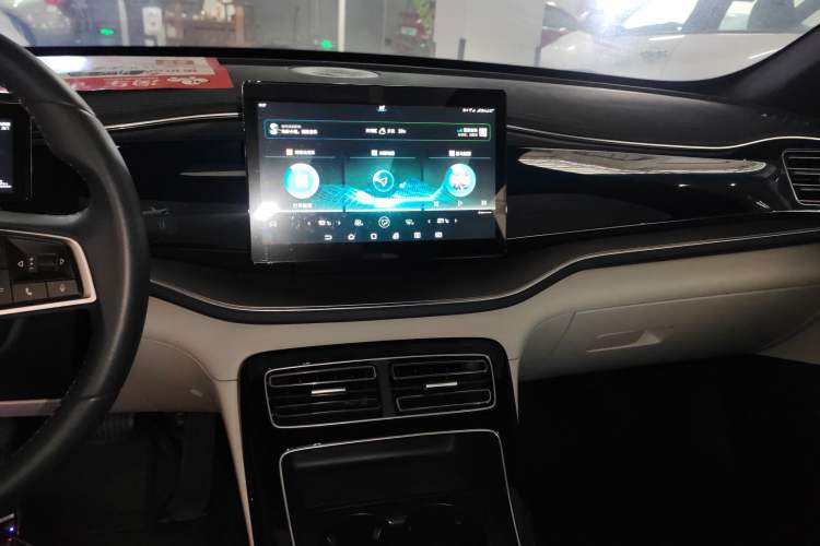 Used BYD Qin PLUS 2021 DM-i 55KM Flagship Model Audio And AC Panel