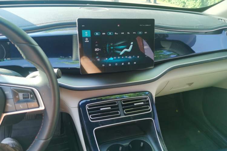 Used BYD Qin PLUS 2021 DM-i 55KM Flagship Model Audio And AC Panel