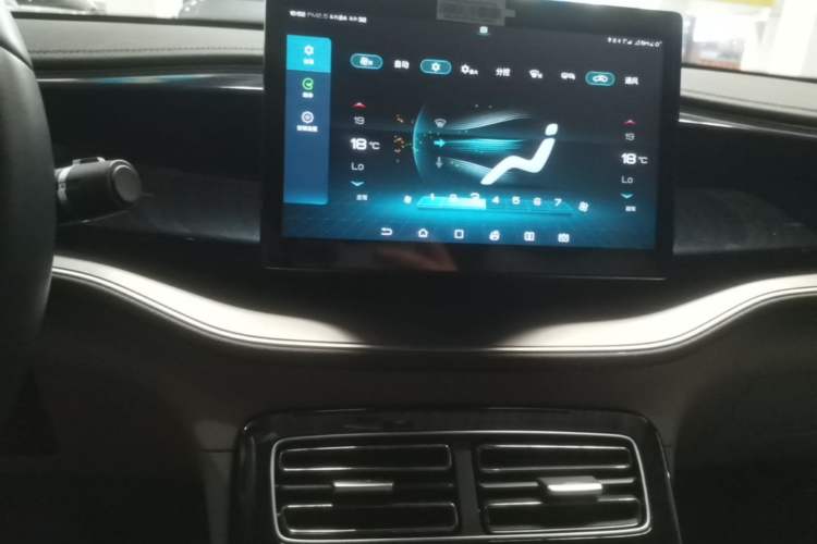 Used BYD Qin PLUS 2021 EV 500KM Luxury Model Audio And AC Panel