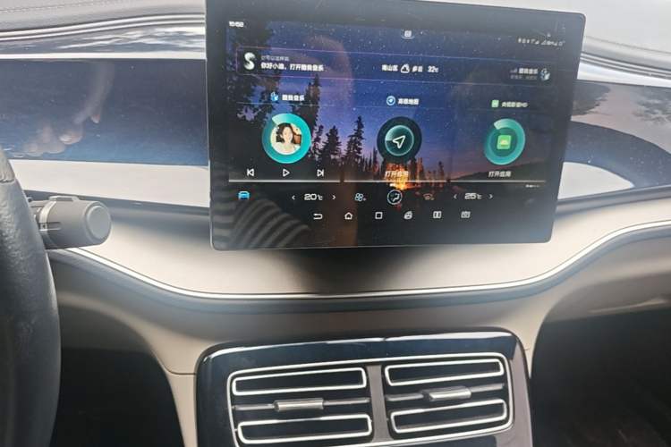 Used BYD Qin PLUS 2021 DM-i 55KM Flagship Model Audio And AC Panel