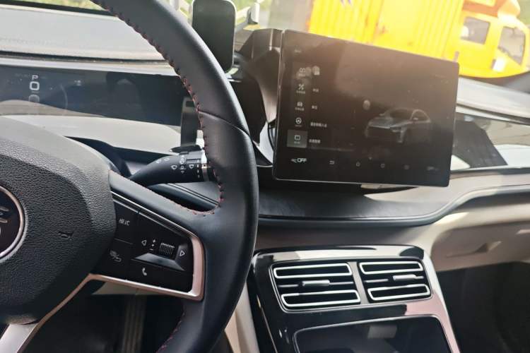 Used BYD Qin PLUS 2021 DM-i 55KM Prestige Model Audio And AC Panel
