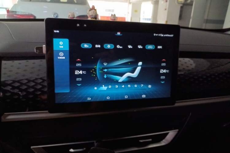 Used BYD Qin PLUS 2021 EV 400KM Leading Comfort Edition Audio And AC Panel