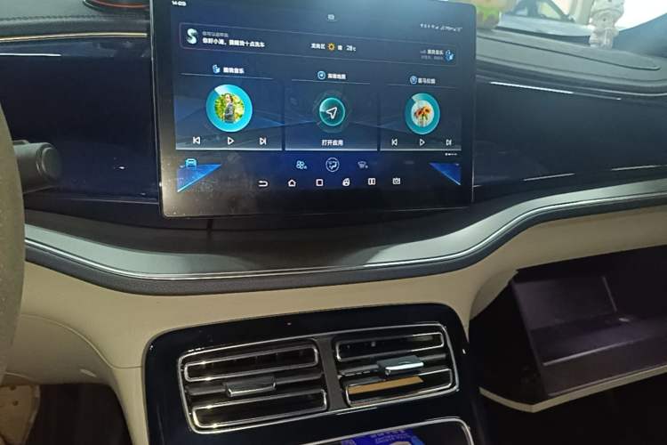 Used BYD Qin PLUS 2021 DM-i 55KM Flagship Model Audio And AC Panel