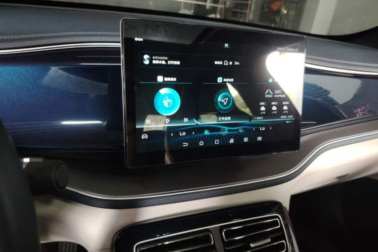 Used BYD Qin PLUS 2021 DM-i 55KM Flagship Model Audio And AC Panel