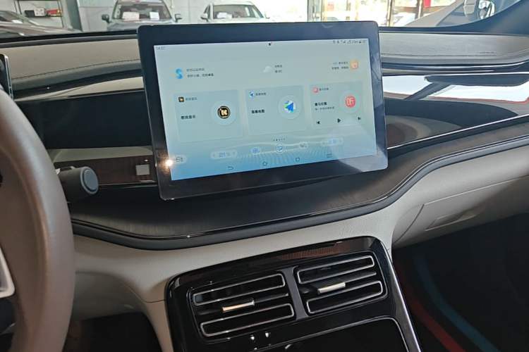 Used BYD Qin PLUS 2021 DM-i 55KM Prestige Model Audio And AC Panel