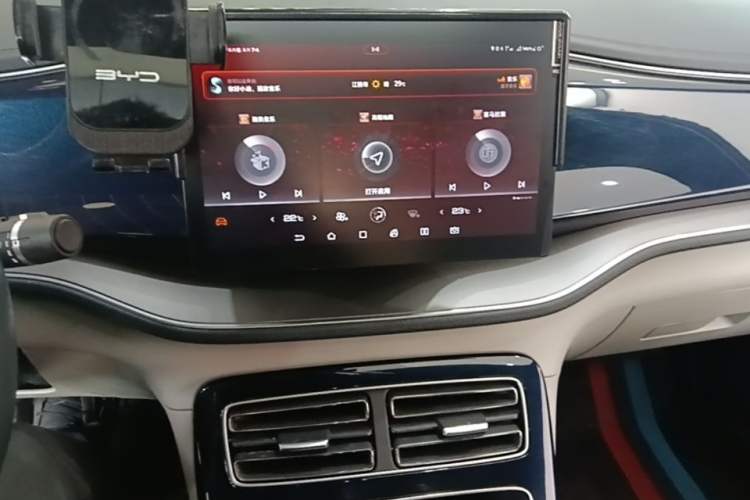 Used BYD Qin PLUS 2021 EV 500KM Luxury Model Audio And AC Panel