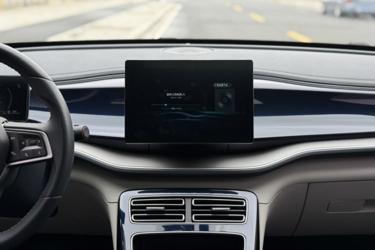 Used BYD Qin PLUS 2021 DM-i 55KM Flagship Model Audio And AC Panel