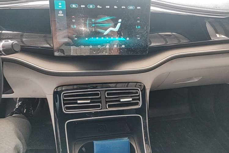 Used BYD Qin PLUS 2021 DM-i 55KM Flagship Model Audio And AC Panel