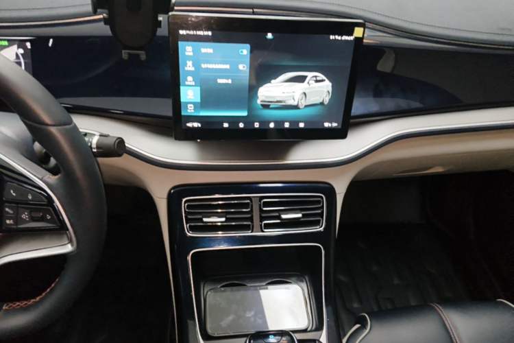 Used BYD Qin PLUS 2021 EV 400KM Luxury Model Audio And AC Panel