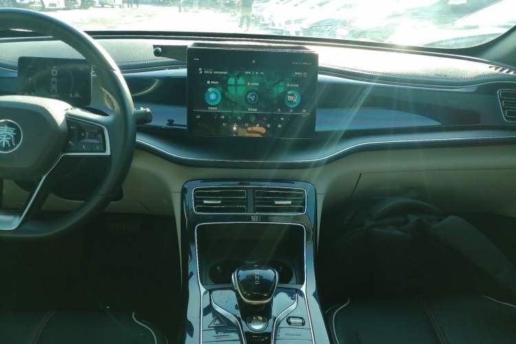 Used BYD Qin PLUS 2021 DM-i 55KM Flagship Model Audio And AC Panel