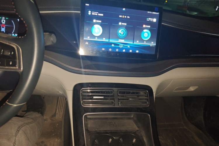 Used BYD Qin PLUS 2021 DM-i 55KM Flagship Model Audio And AC Panel