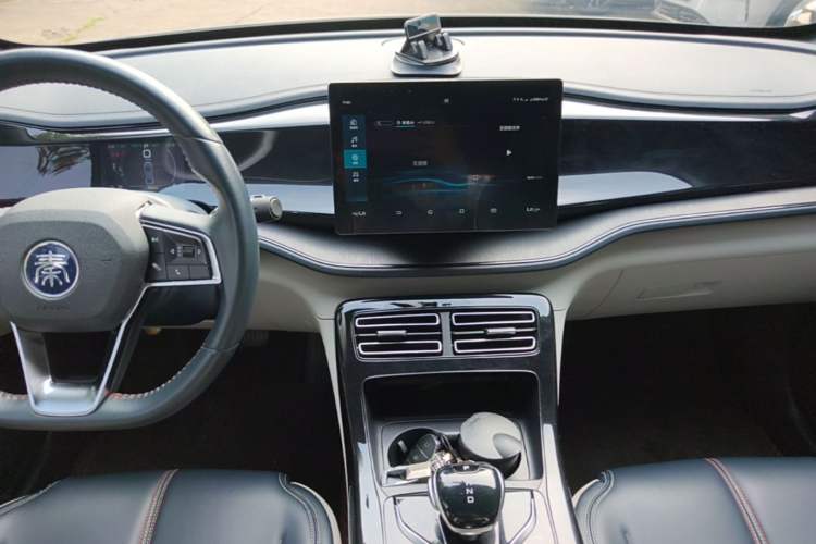 Used BYD Qin PLUS 2021 DM-i 55KM Prestige Model Audio And AC Panel