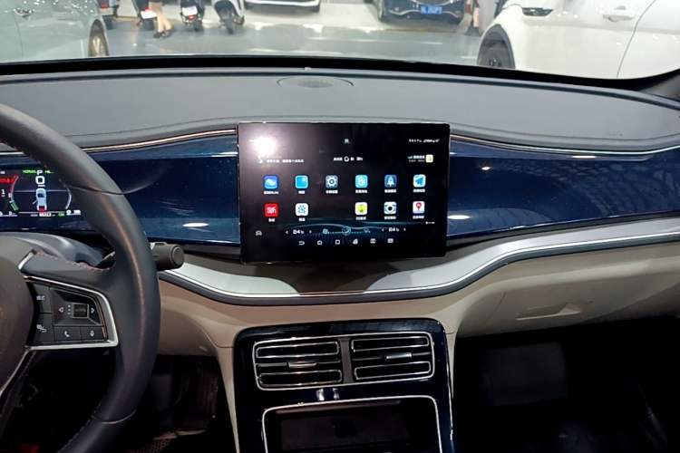 Used BYD Qin PLUS 2021 DM-i 55KM Flagship Model Audio And AC Panel
