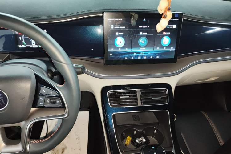 Used BYD Qin PLUS 2021 EV 400KM Luxury Model Audio And AC Panel