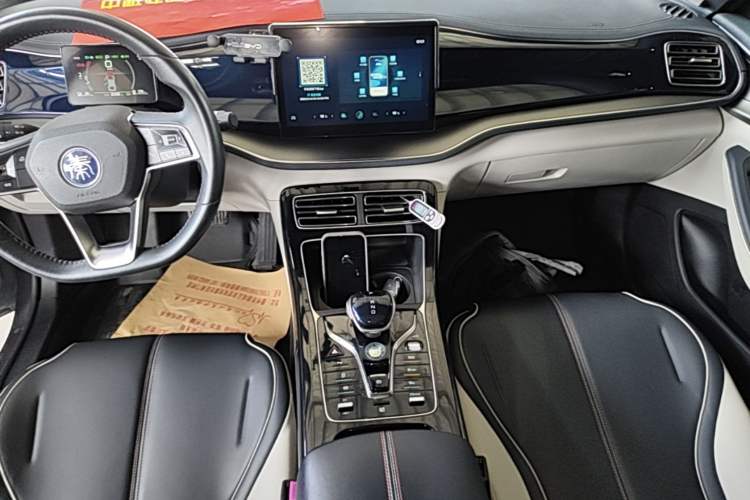 Used BYD Qin PLUS 2021 DM-i 55KM Flagship Model Audio And AC Panel