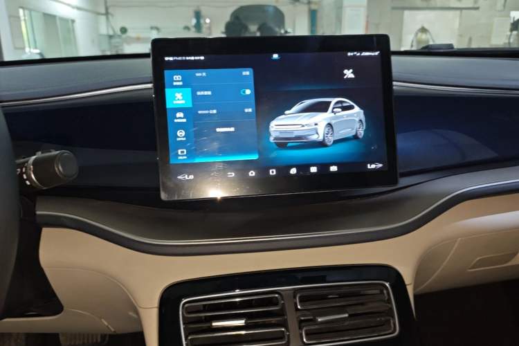 Used BYD Qin PLUS 2021 EV 500KM Luxury Model Audio And AC Panel