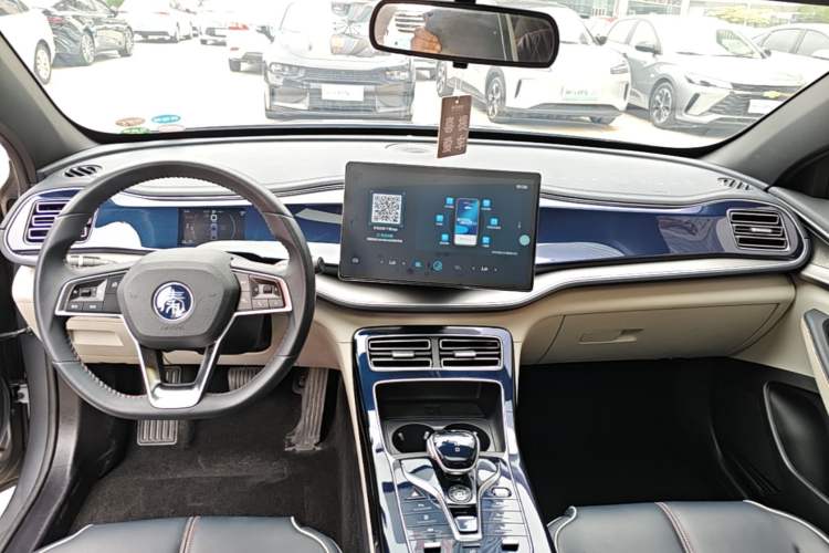 Used BYD Qin PLUS 2021 DM-i 55KM Flagship Model Center Console