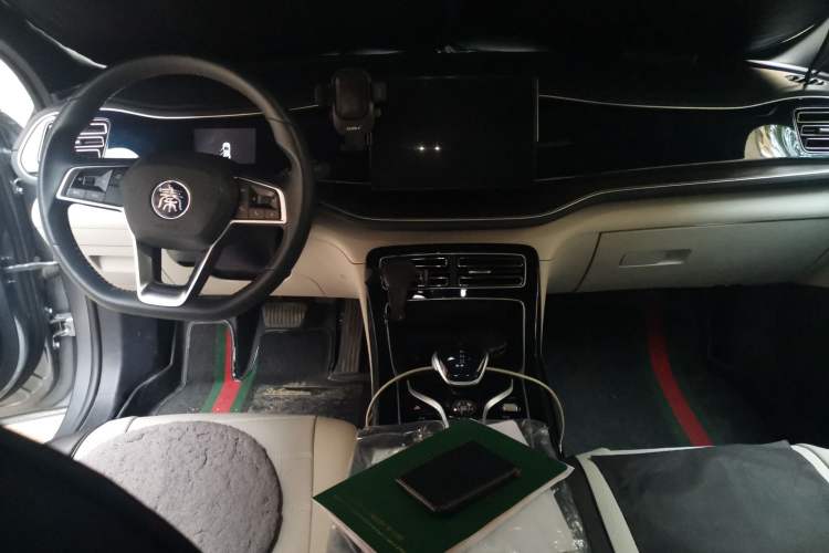 Used BYD Qin PLUS 2021 DM-i 55KM Flagship Model Center Console