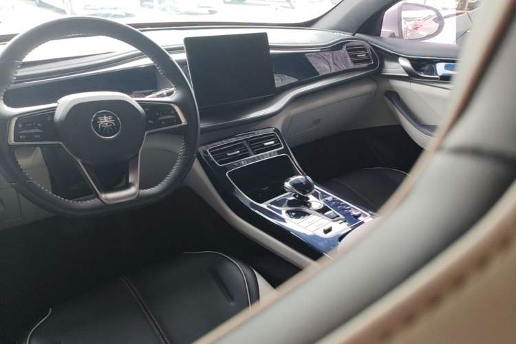 Used BYD Qin PLUS 2021 DM-i 55KM Flagship Model Center Console