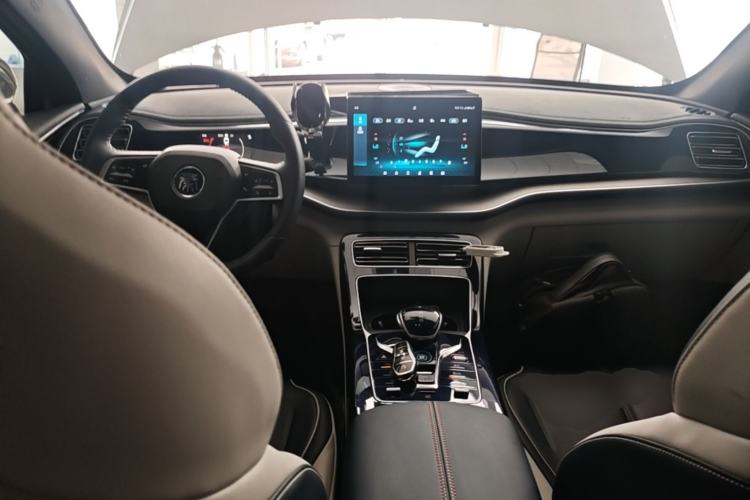 Used BYD Qin PLUS 2021 DM-i 55KM Flagship Model Center Console