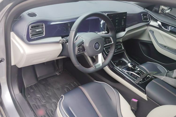 Used BYD Qin PLUS 2021 DM-i 55KM Flagship Model Center Console