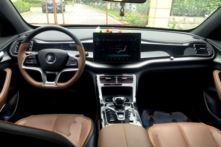 Used BYD Qin PLUS 2021 DM-i 120KM Flagship Model Center Console