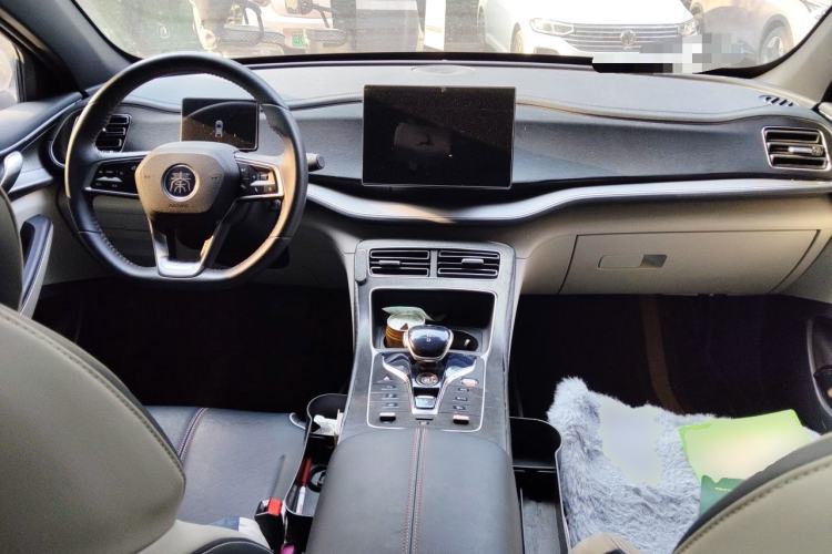 Used BYD Qin PLUS 2021 DM-i 55KM Flagship Model Center Console