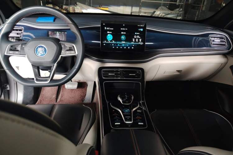 Used BYD Qin PLUS 2021 DM-i 55KM Flagship Model Center Console