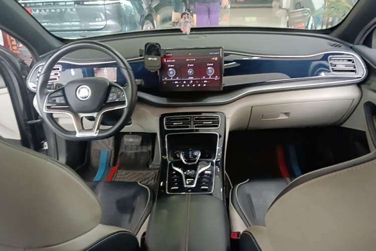 Used BYD Qin PLUS 2021 EV 500KM Luxury Model Center Console