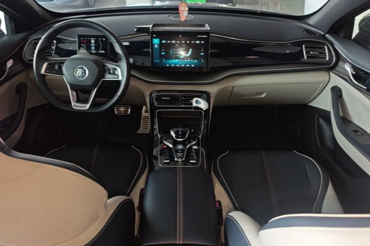 Used BYD Qin PLUS 2021 DM-i 55KM Flagship Model Center Console