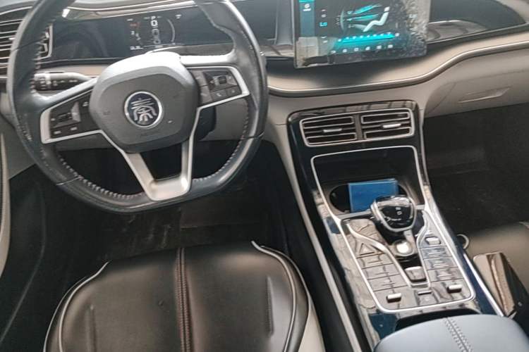 Used BYD Qin PLUS 2021 DM-i 55KM Flagship Model Center Console
