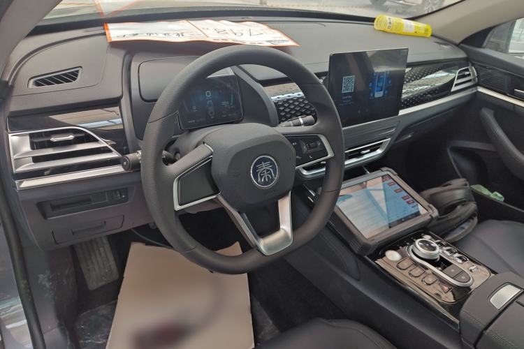 Used BYD Qin PLUS 2021 EV 400KM Leading Comfort Edition Center Console